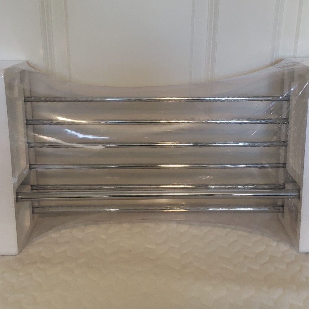 MINIMALIST TOWEL RACK STAINLESS STEEL 24"L - Picture 4 of 4